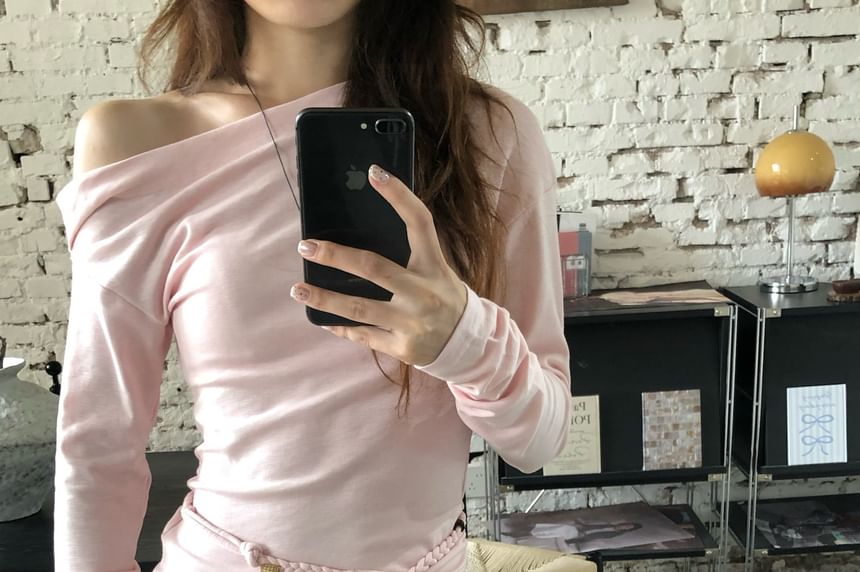 Off-Shoulder Plain Long Sleeve Tee