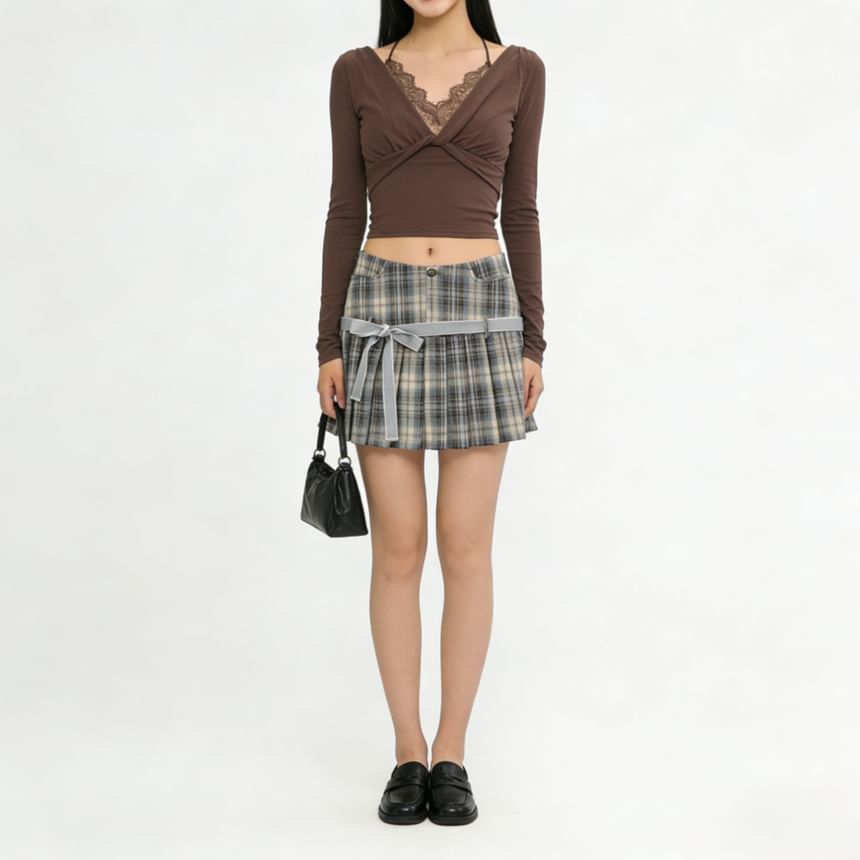 Mock Two-Piece V-Neck Twist Lace Trim Slim Tee
