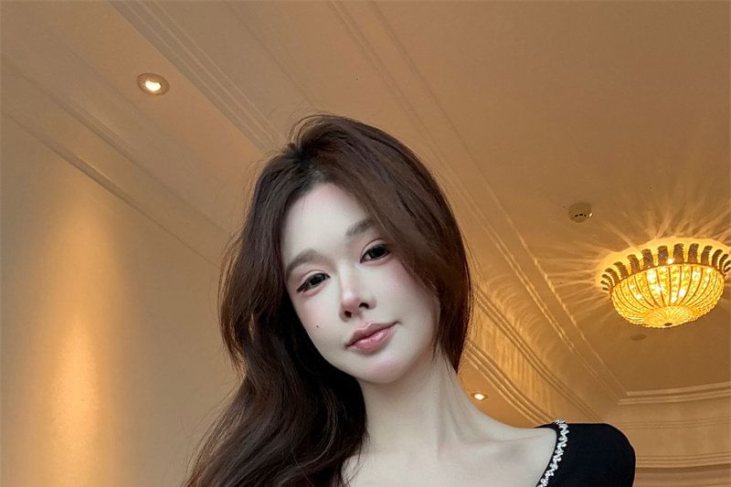 Deep Plunge Embellished Slim Fit Long Sleeve Crop Tee