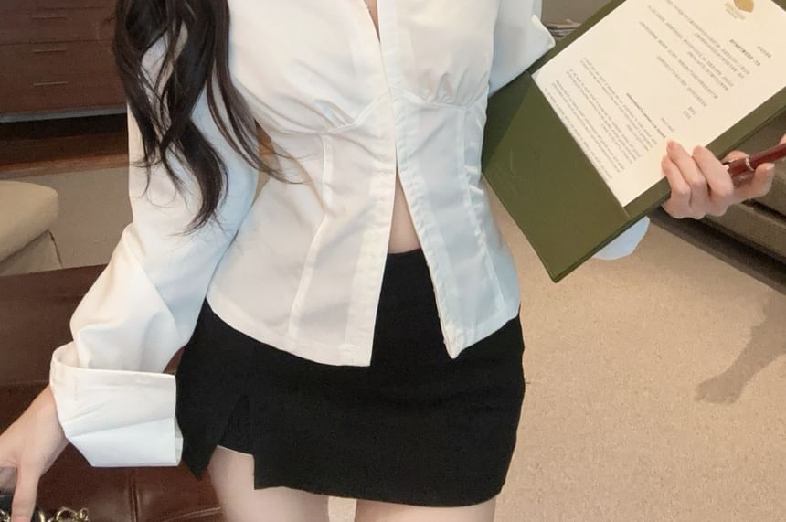 Collared Hook-and-Eye Slim Blouse with Long Sleeves