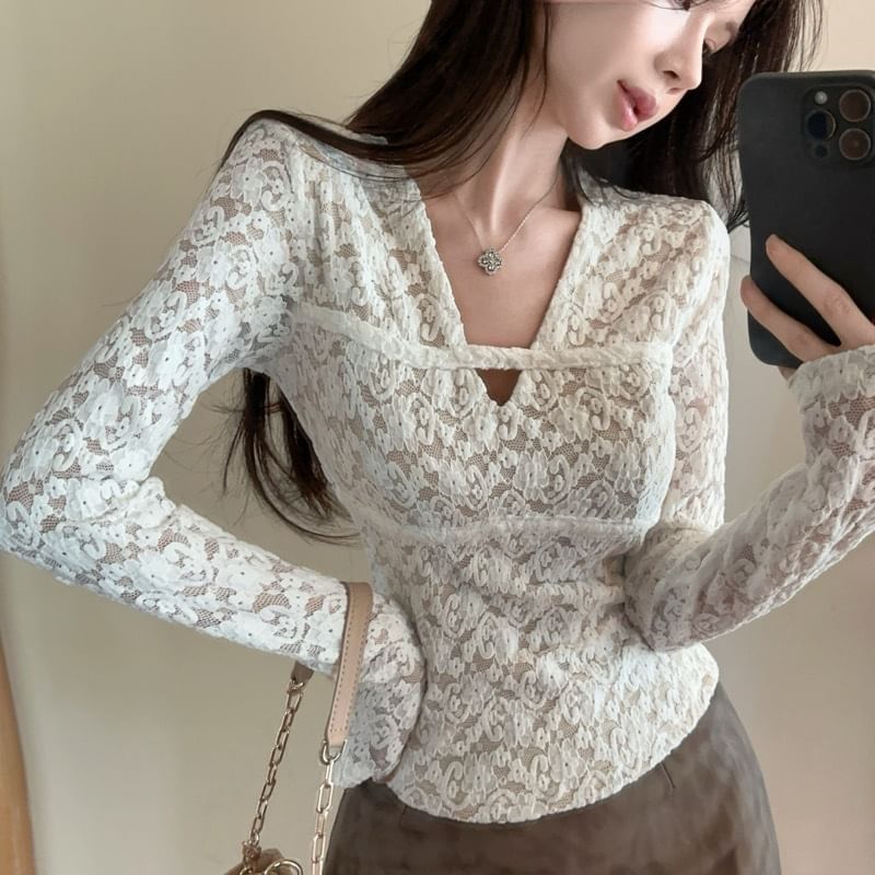 Lace V-Neck Slim Fit Crop Top Long Sleeve