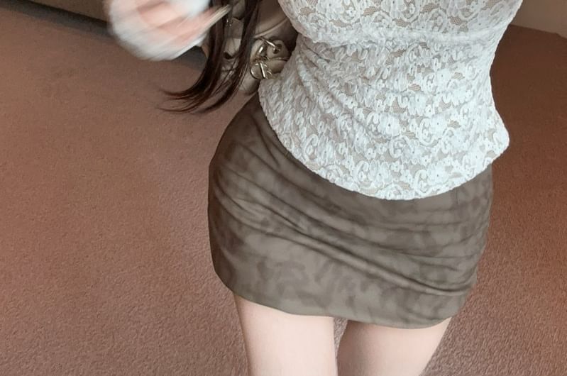 Lace V-Neck Slim Fit Crop Top Long Sleeve