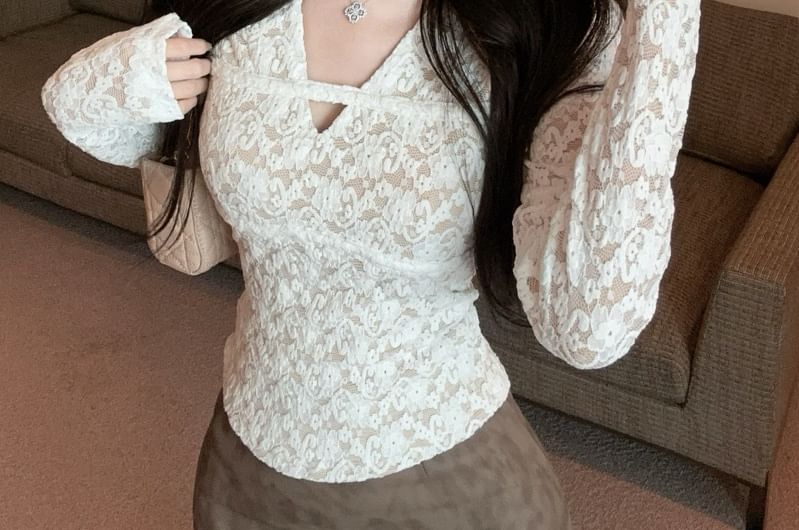 Lace V-Neck Slim Fit Crop Top Long Sleeve