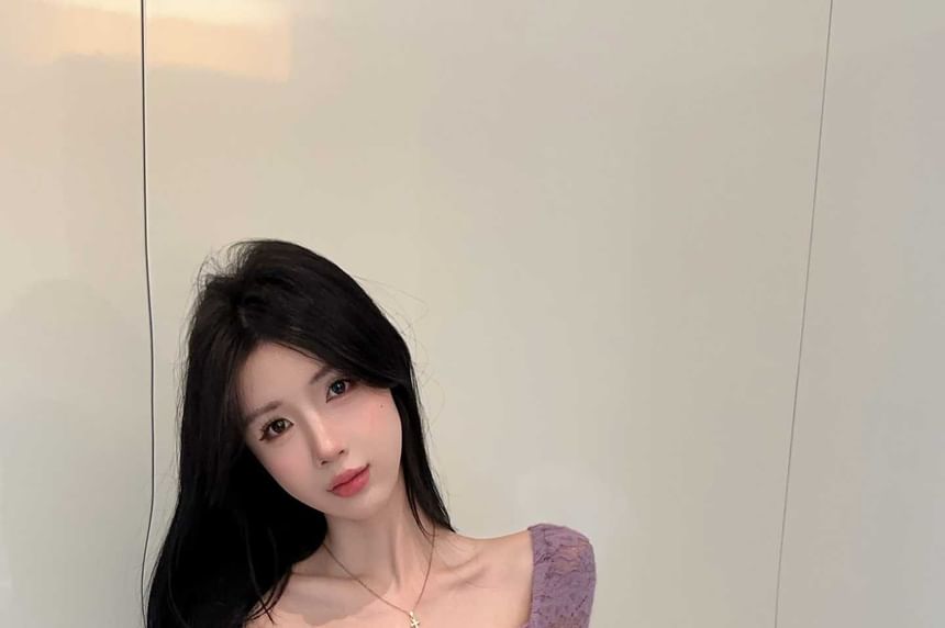 Notch Neck Lace Slim Fit Crop Top