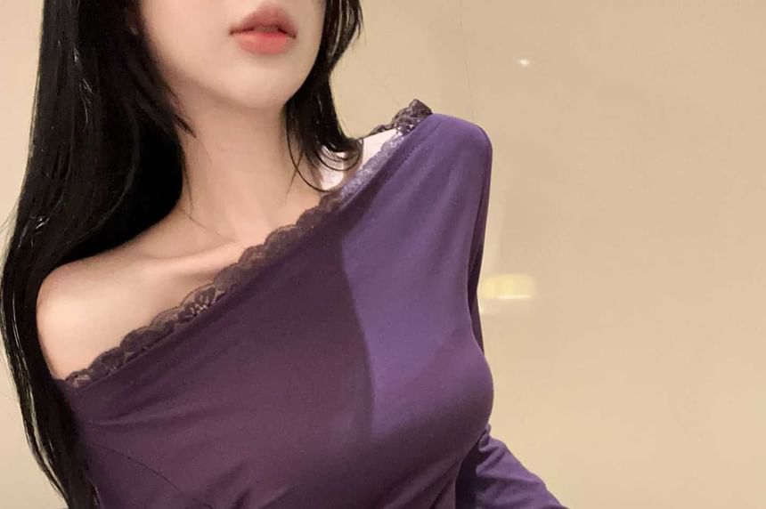 Off-Shoulder Lace Trim Asymmetrical Top