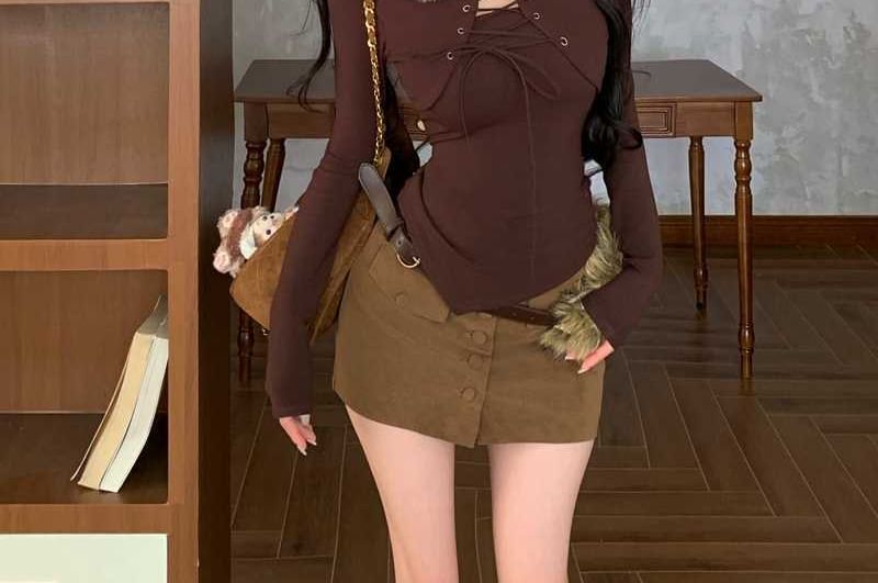 Asymmetrical Lace-Up Tee with Fluffy Collar