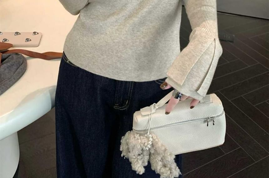 Ribbed Knit V-Neck Top with Long Sleeves