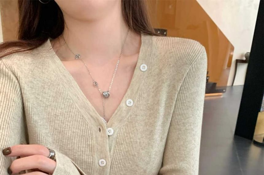 Ribbed Knit V-Neck Top with Long Sleeves