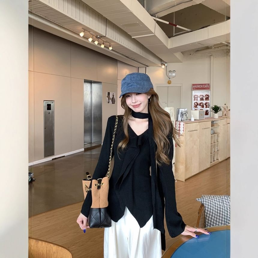 Ruffle Trim Knit Top Long Sleeve V-Neck
