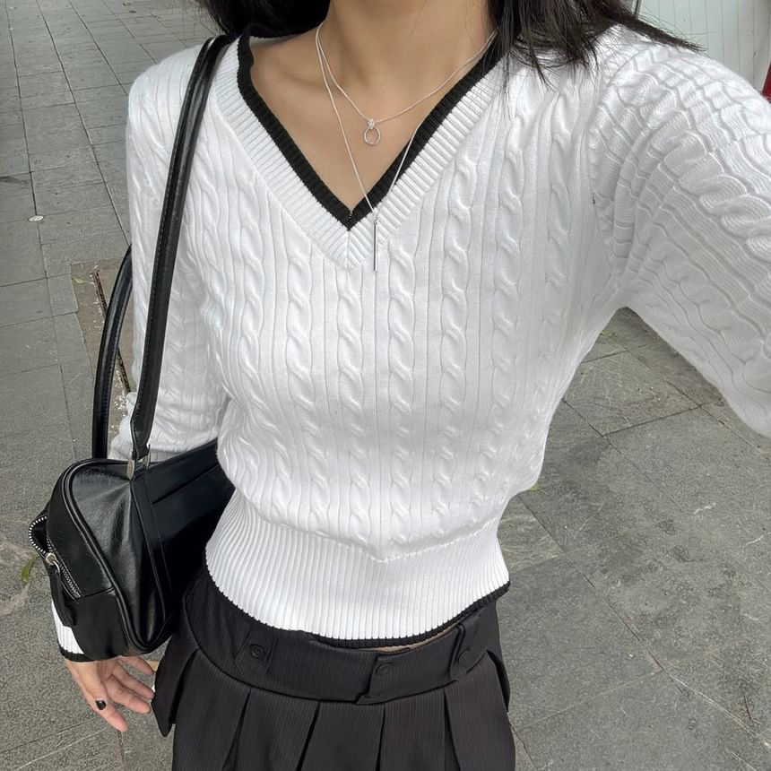Contrast Trim Cable Knit V-Neck Sweater
