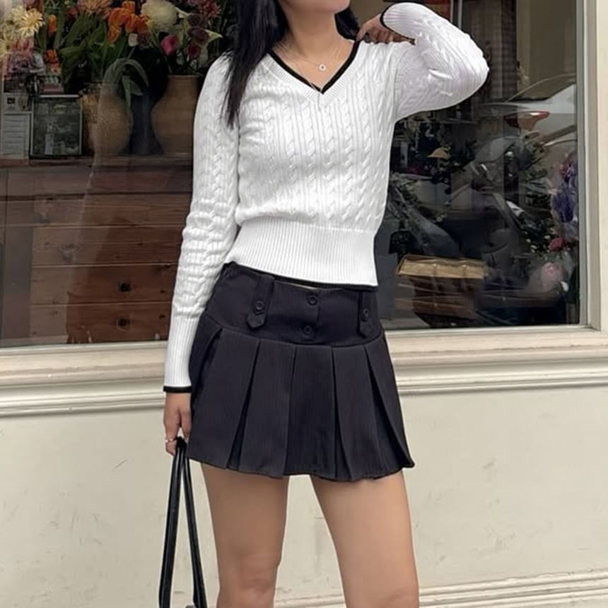 Contrast Trim Cable Knit V-Neck Sweater