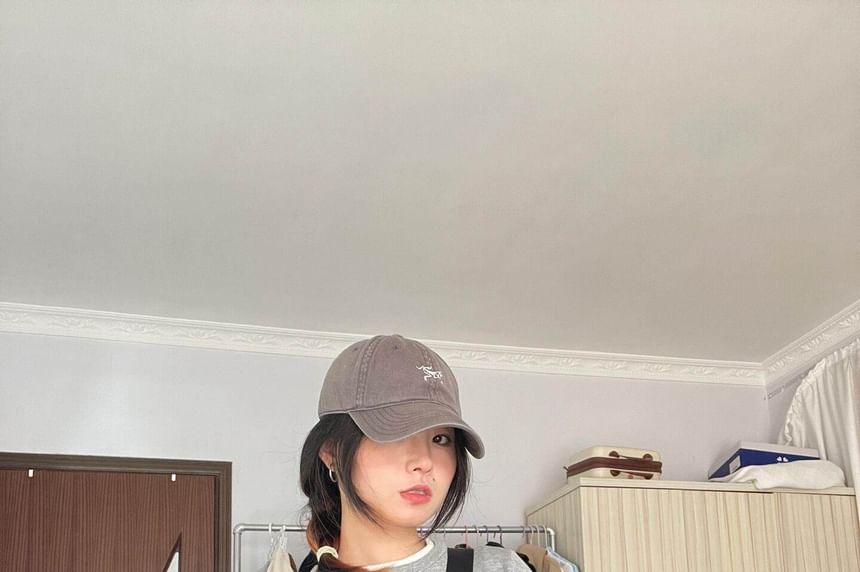 Two Tone Ruched Tee with Crew Neck