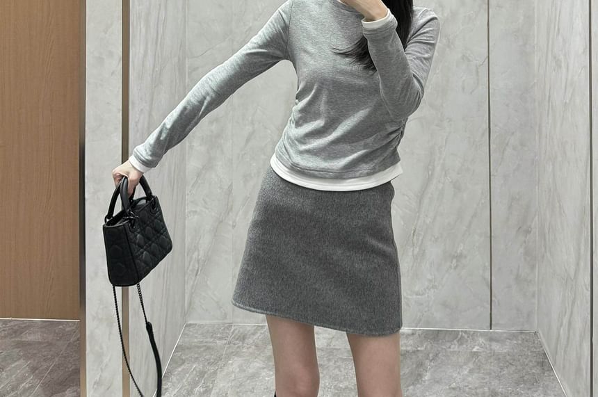 Two Tone Ruched Tee with Crew Neck
