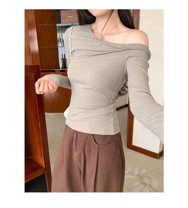 Off-Shoulder Long Sleeve Tee in Solid Tone
