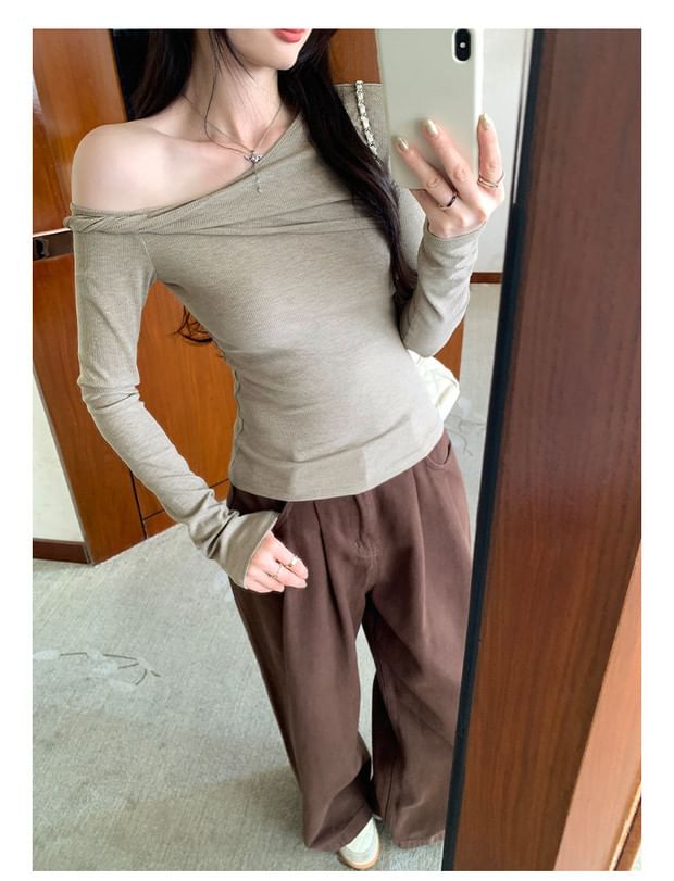 Off-Shoulder Long Sleeve Tee in Solid Tone