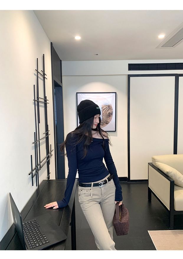 Off-Shoulder Long Sleeve Tee in Solid Tone