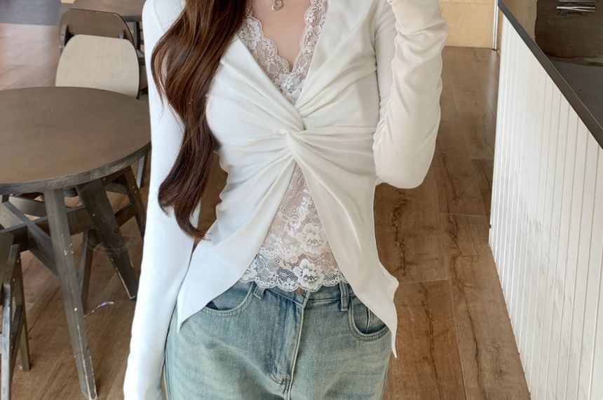 Mock Two-Piece Halter V-Neck Lace Panel Slim Top