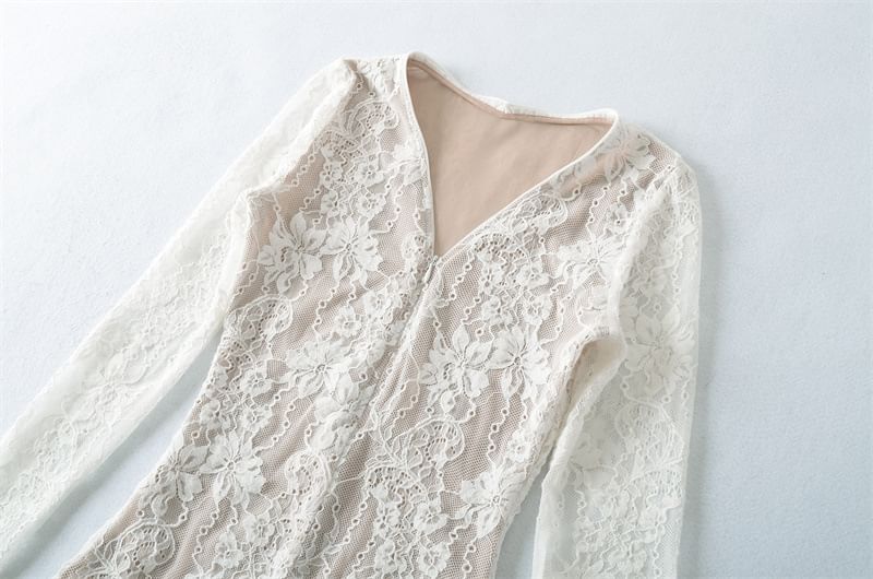 Extended Sleeve V-Neck Lace Bodysuit Blouse