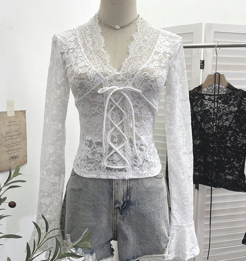 V-Neck Lace-Up Lace Slim Fit Crop Top