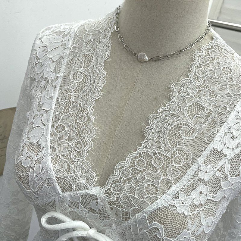 V-Neck Lace-Up Lace Slim Fit Crop Top