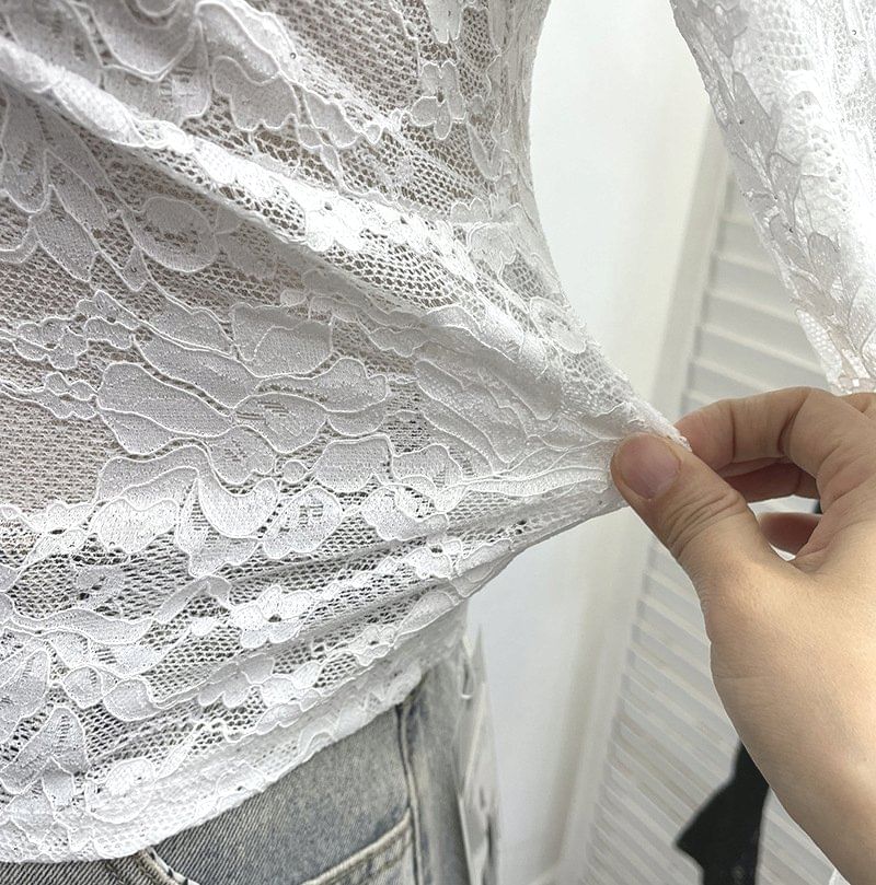 V-Neck Lace-Up Lace Slim Fit Crop Top