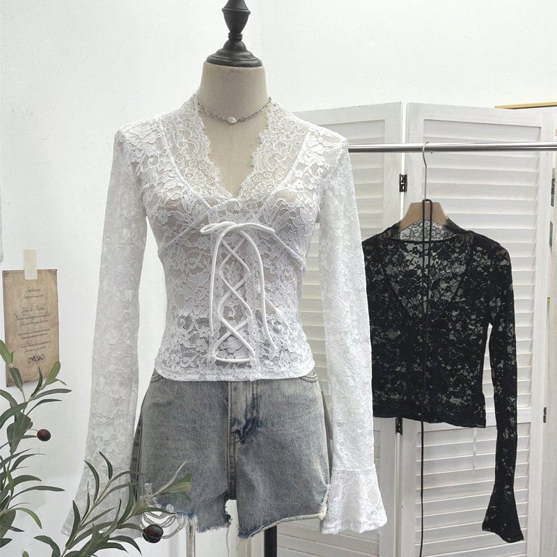 V-Neck Lace-Up Lace Slim Fit Crop Top