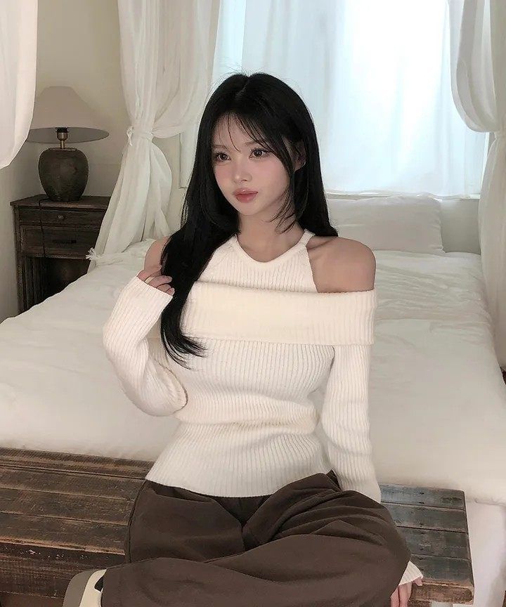 Cold Shoulder Ribbed Knit Long-Sleeve Blouse