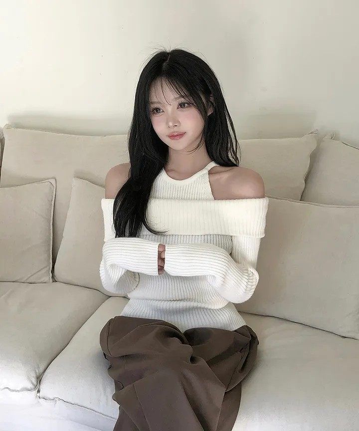 Cold Shoulder Ribbed Knit Long-Sleeve Blouse