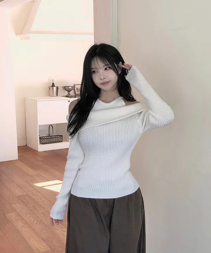 Cold Shoulder Ribbed Knit Long-Sleeve Blouse