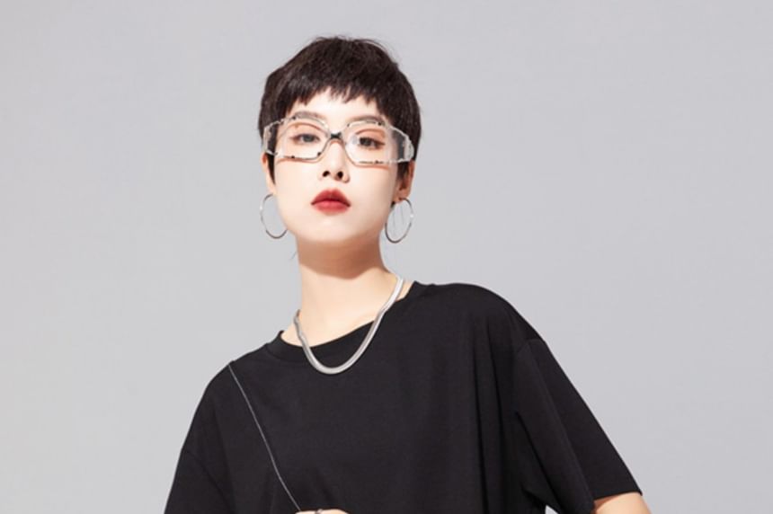 Asymmetric Contrast-Stitch Tee with Patch Pockets - Trendy
