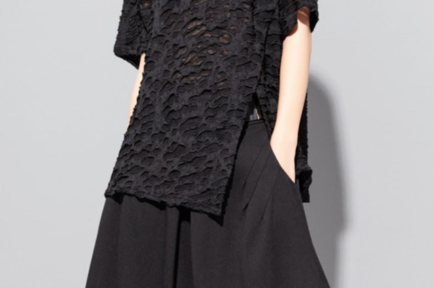 Textured Slit Crew Tee in Solid