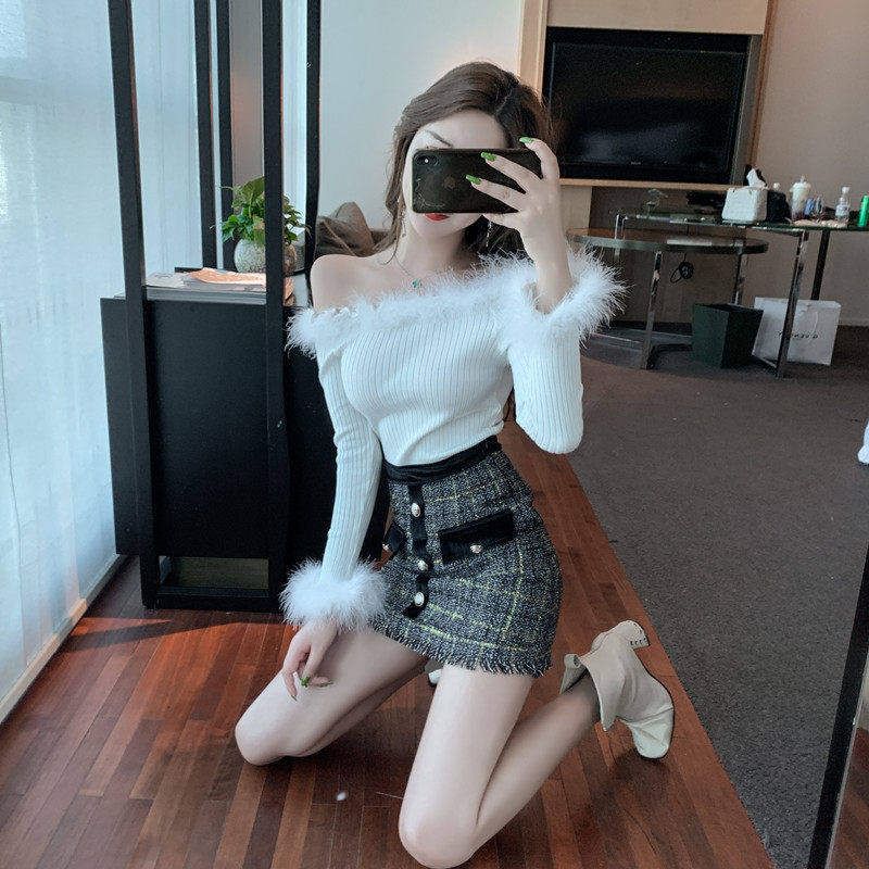 Off-Shoulder Ribbed Knit with Fluffy Trim