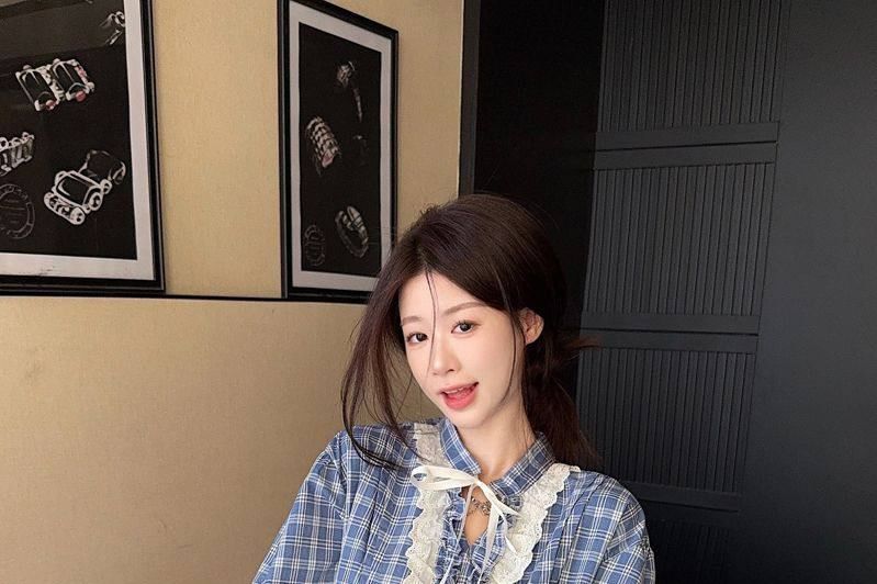 Stand Collar Plaid Lace Frill Tie Front Blouse