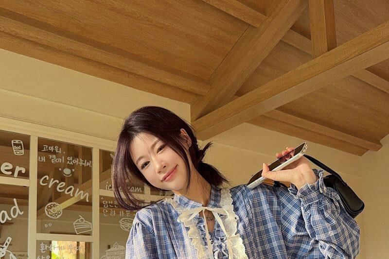 Stand Collar Plaid Lace Frill Tie Front Blouse