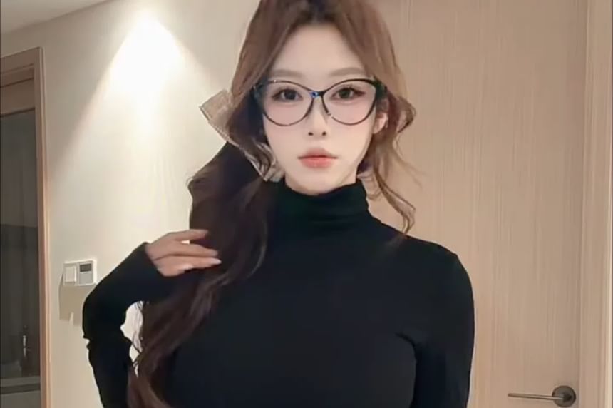 Mock Neck Long-Sleeve T-Shirt with Belt and Tartan Pleated Mini Skirt Set