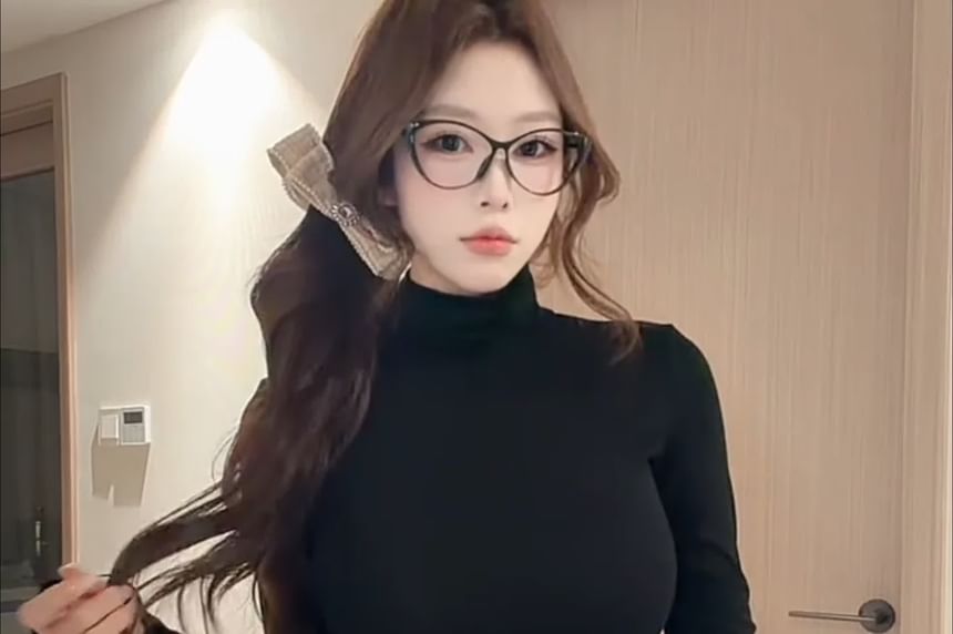 Mock Neck Long-Sleeve T-Shirt with Belt and Tartan Pleated Mini Skirt Set