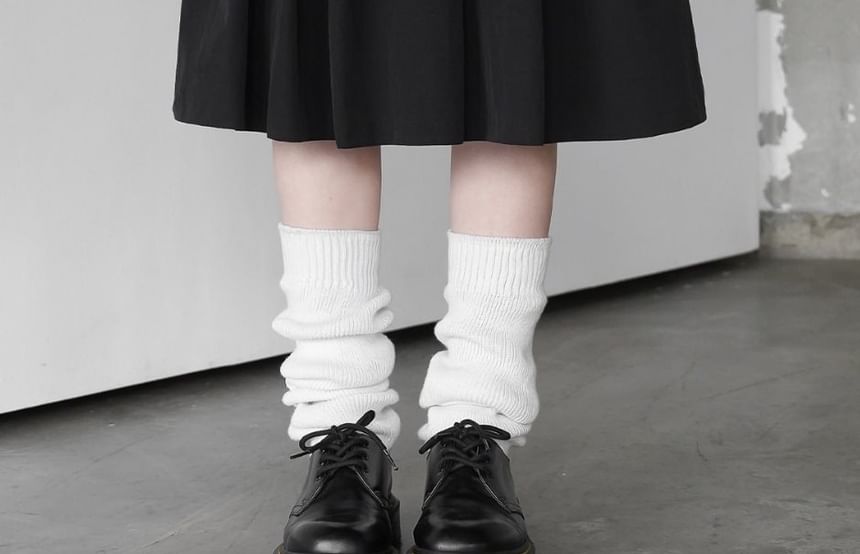 Set: High-Waisted Pleated Midi A-Line Skirt with Pouch
