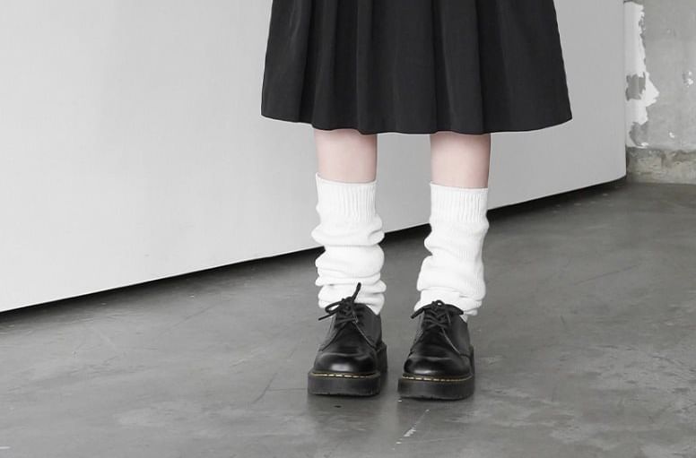 Set: High-Waisted Pleated Midi A-Line Skirt with Pouch