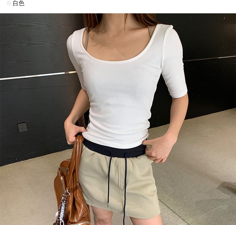 Solid Scoop-Neck Short-Sleeve Tee with Cropped Fit