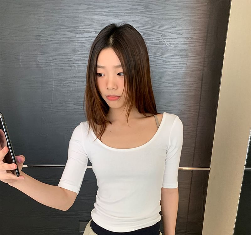 Solid Scoop-Neck Short-Sleeve Tee with Cropped Fit