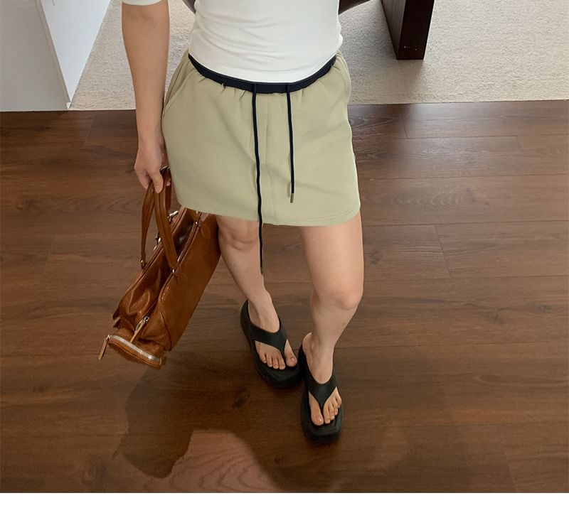 Solid Scoop-Neck Short-Sleeve Tee with Cropped Fit