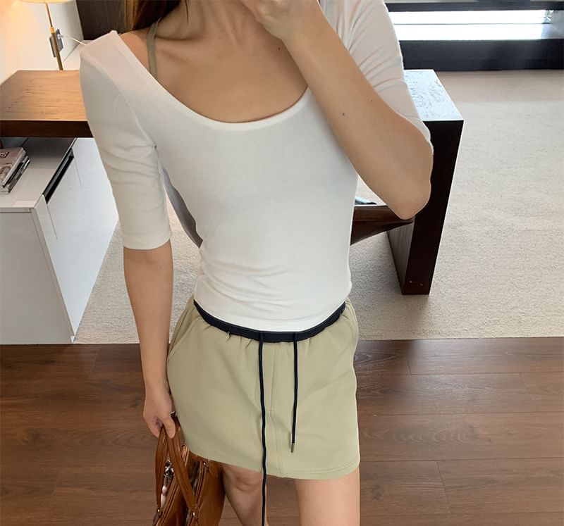 Solid Scoop-Neck Short-Sleeve Tee with Cropped Fit