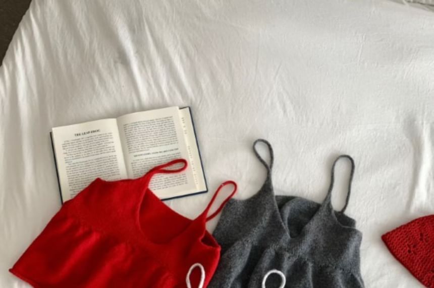 Cropped V-Neck Sleeveless Top in Solid Color