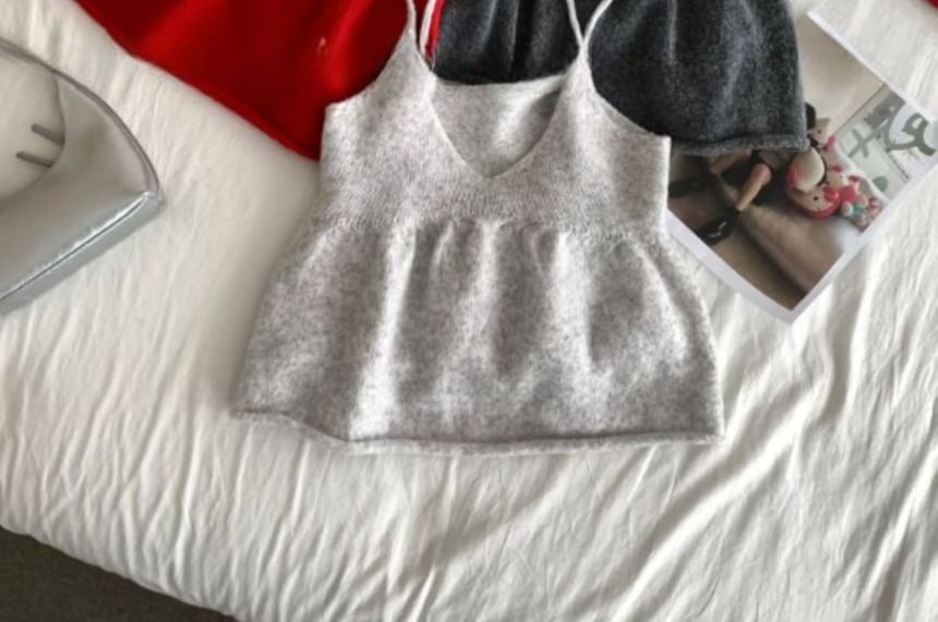 Cropped V-Neck Sleeveless Top in Solid Color