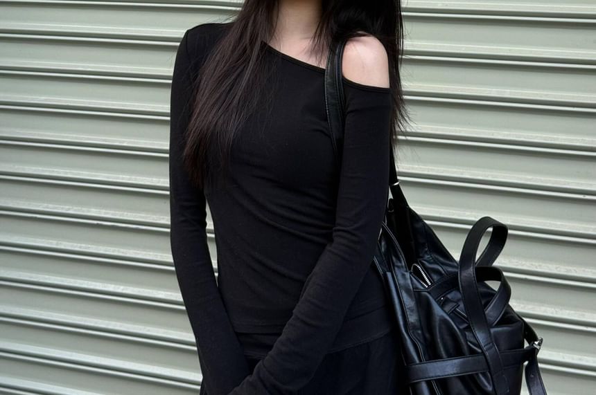 Asymmetric Off Shoulder Long Sleeve Solid Tee
