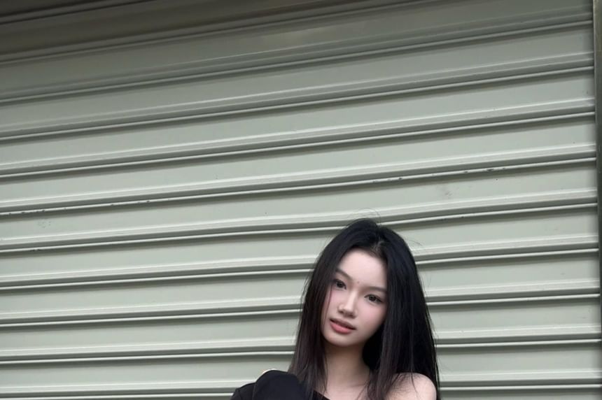 Asymmetric Off Shoulder Long Sleeve Solid Tee