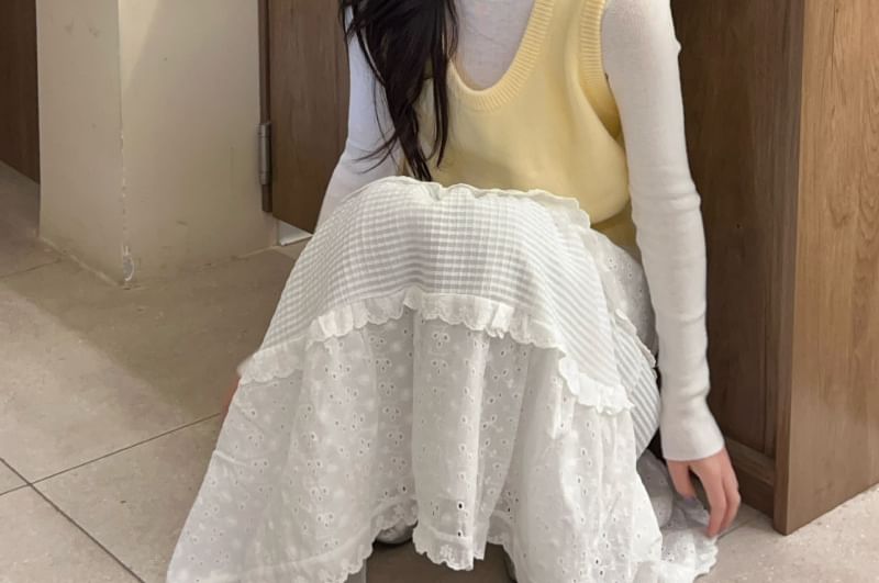 Lace Panel V-Neck Sleeveless Top