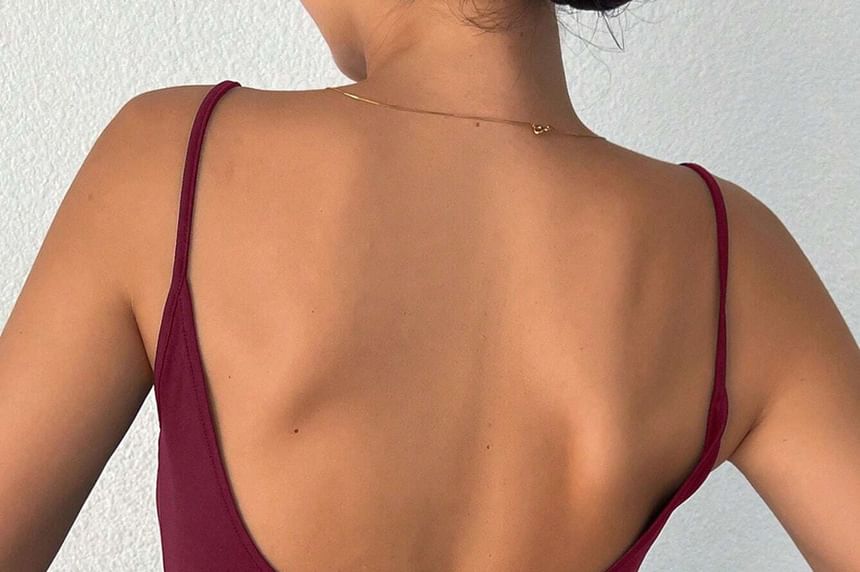 Open-Back Cropped Camisole with Scoop Neck and Slim Fit
