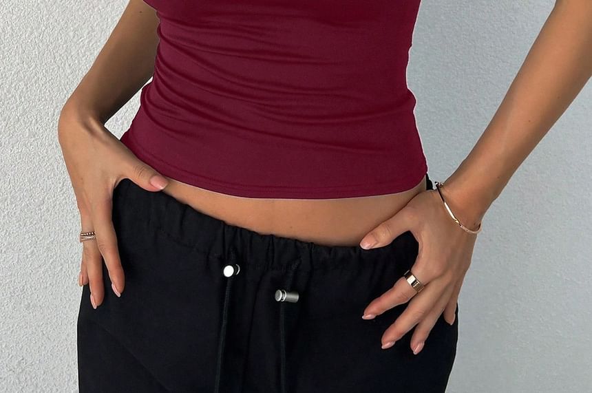 Open-Back Cropped Camisole with Scoop Neck and Slim Fit