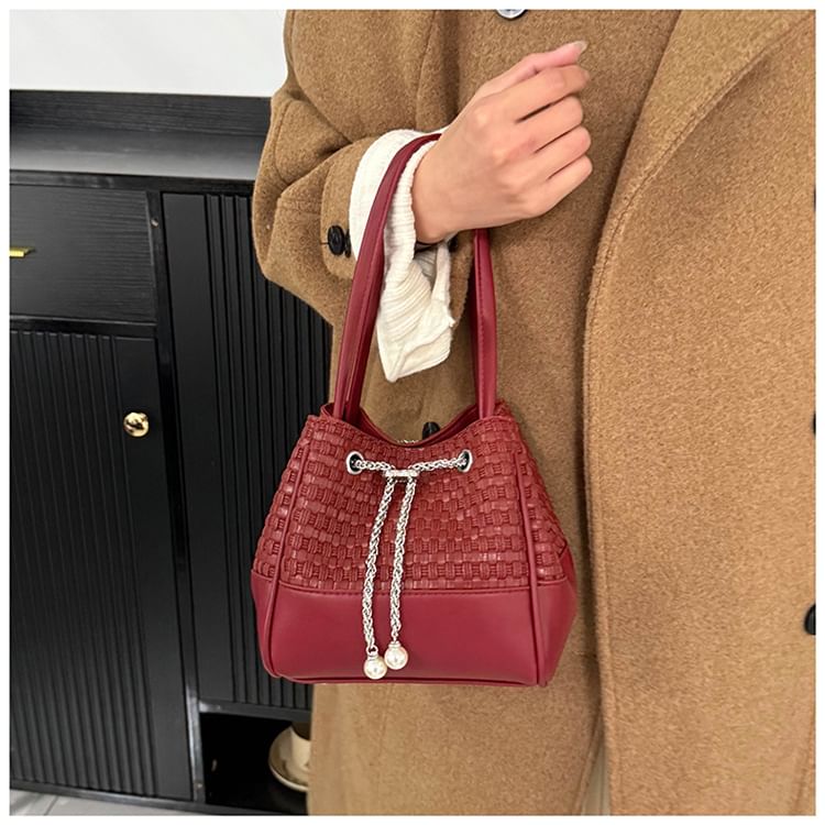 Faux Pearl Drawstring Woven Bucket Bag